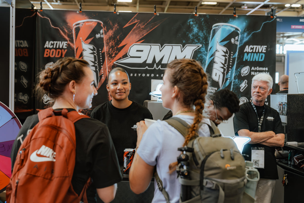 Échanges et dégustations sur le stand 9MM à Japan Expo.